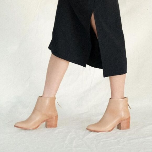 NINE WEST WOMEN"S POINTED TOE BLOCK HEEL SIDE ZIPPER CLOSURE ANKLE BOOT - Picture 1 of 13